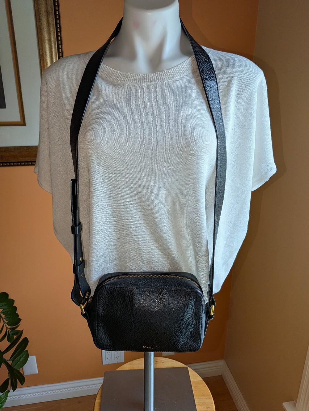 Fassil Black Leather Crossbody Bag - Classic Everyday Carry